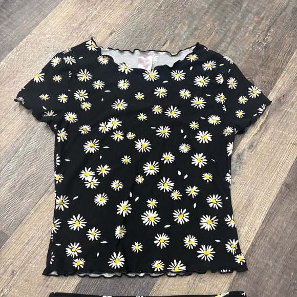Women’s dress 2 Pc blouse/ Mini Skirt Daisy flowers graphic lettuces edges. L - Picture 3 of 7